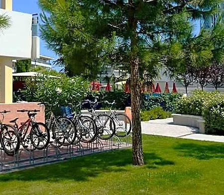 Great Three For 6 Guests Отель 3*