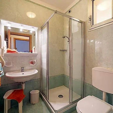 Отель Great Three For 6 Guests 3*